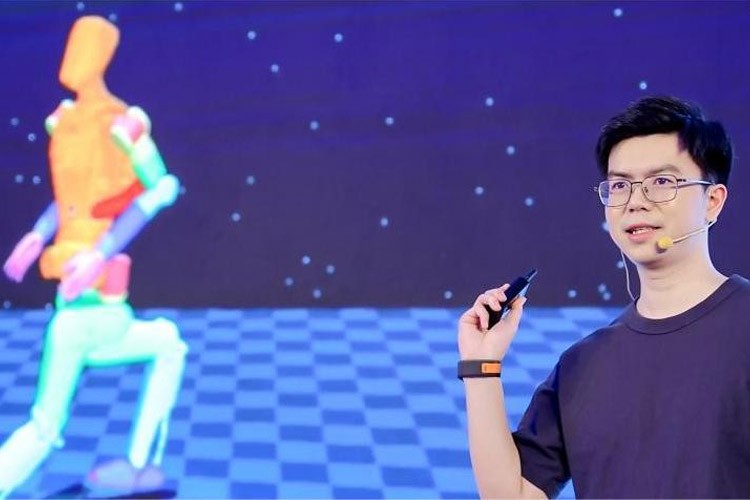 天才少年稚晖君开云kaiyun机器人走路进场！AI模型做大脑，目标售价20万以内